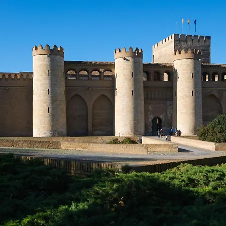 Loira Aljaferia Vistas Y Terraza Privada Daire